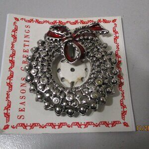 New Ladies Christmas Winter Holiday Wreath  Pin Brooch